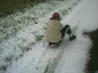 Skate luge  dans la rue
