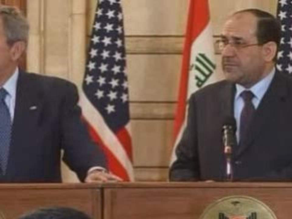 George Bush shoe attack in slow motion