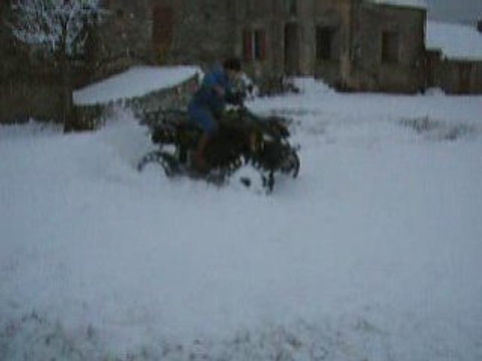 polaris 500 dans la neige c supert!!!!!!!!!!!!!!!!!!!!