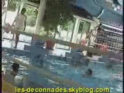 LES DECONNEURS PARODIENT LES SAUVETEURS EN MER