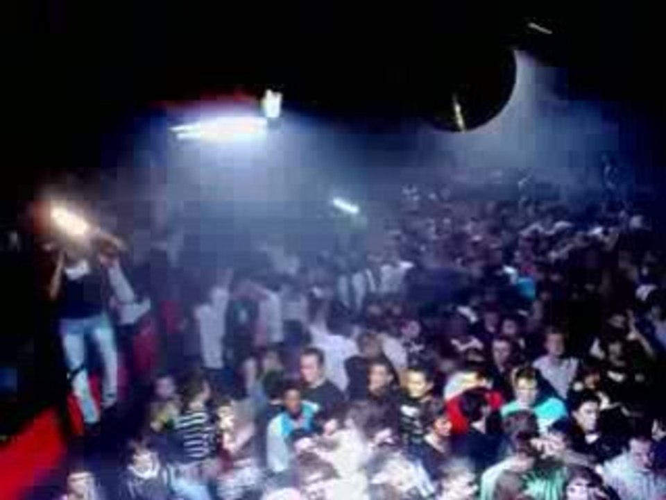 Italian Fireflies (Monkey D Luffy & Nate River) Live