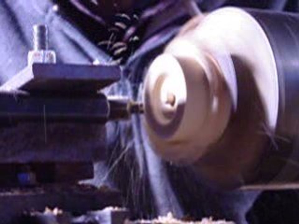 Tournage d'un couvercle de boite en bois d'accacia