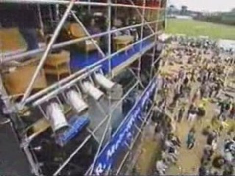 Queens of the stone age - give the mule (bizarre festival)