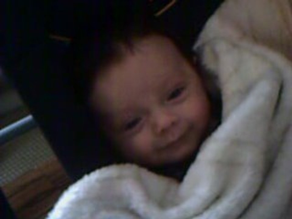 Mon fils dans sa cabane!!!