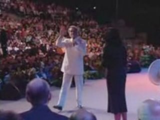 Benny Hinn - Une femme guérie par Jésus