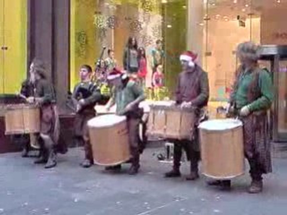 Clanadonia in street @ Glasgow for Christmas 08'