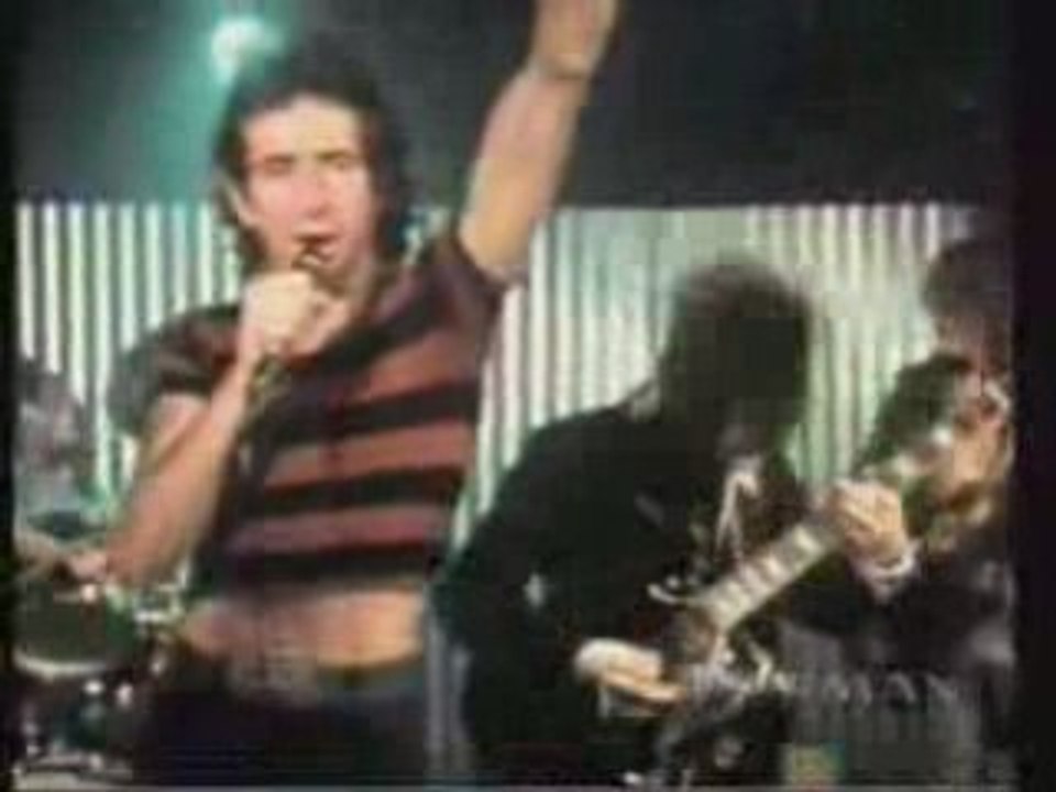 AC/DC PREMIÈRE VIDÉO AVEC BON SCOTT