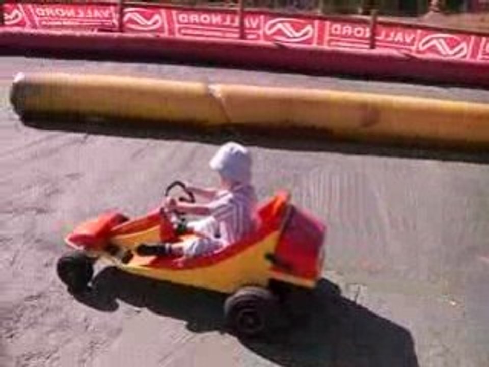 ESTEBAN PEREZ FAIT DU KARTING A PAL