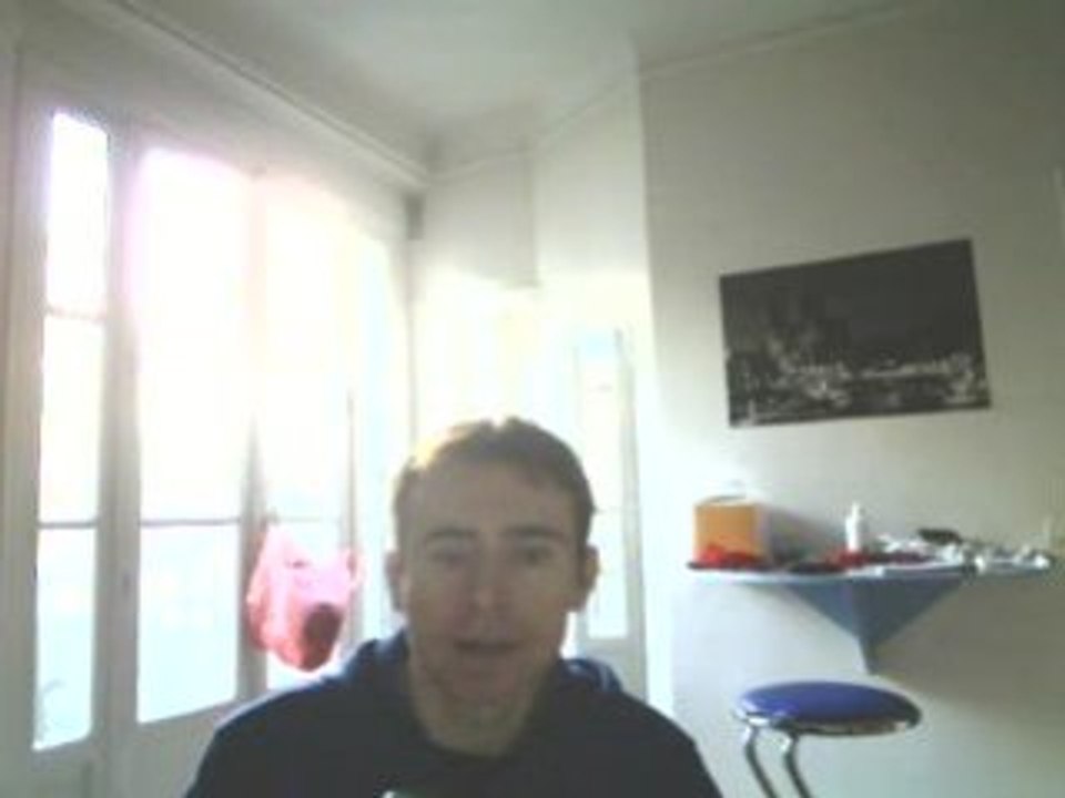 Wiwi égratigne "Tout baigne" de Ménélik