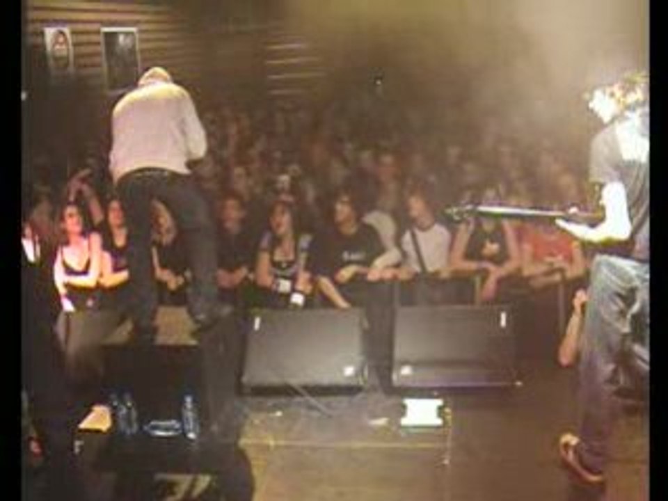 Twage - Guerre Sainte (live à l'EMB w/ Enhancer)