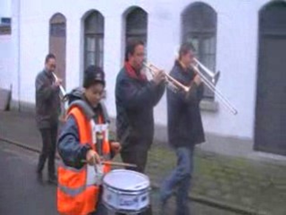 sortie du père noel dans le faubourg de tournai''ath''(décem
