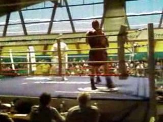 1er round combat 2007 Gala des Mureaux mi-lourd