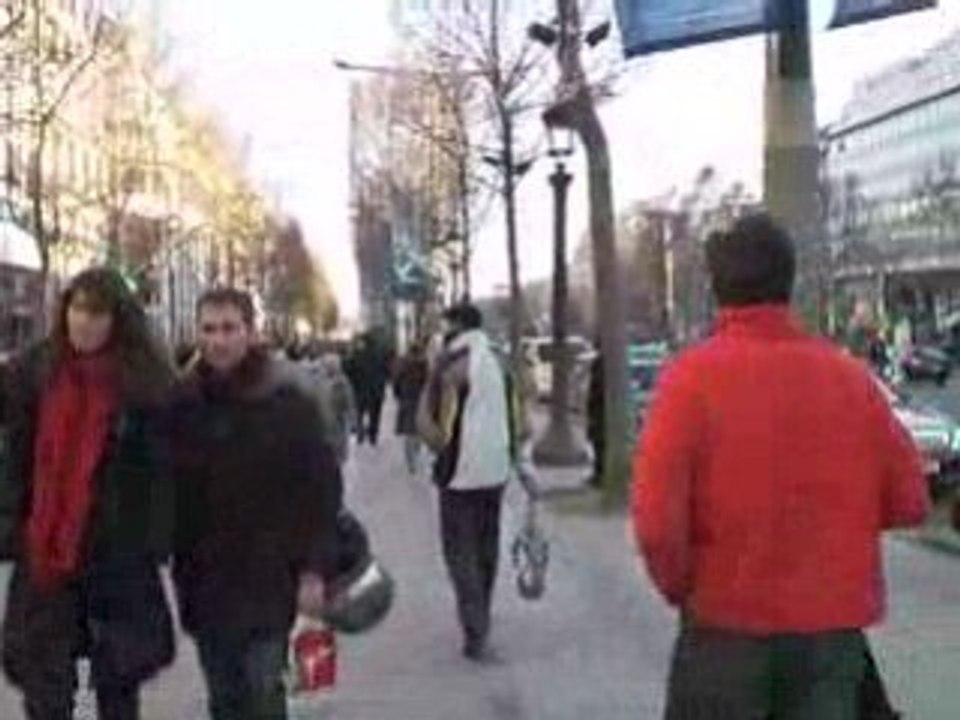 promenade sur les Champs elysée