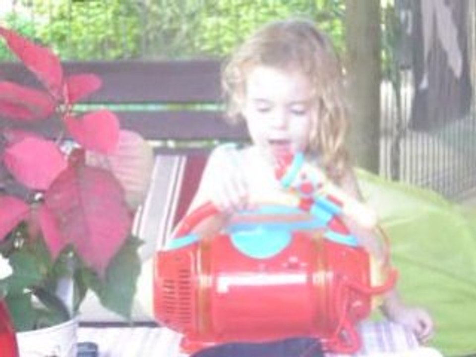 Charline et son poste radio