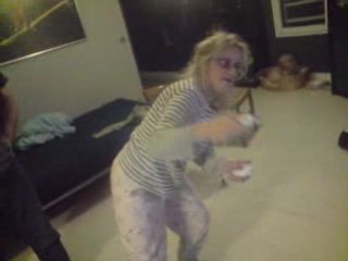ma mere ,une bonne technique sur sa wii