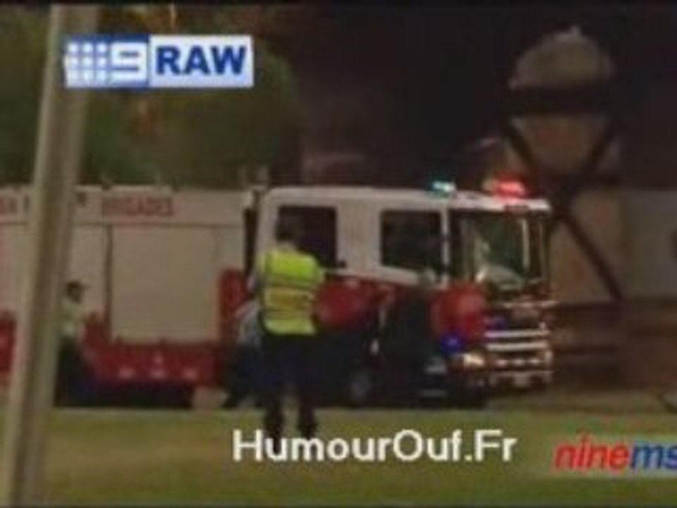 La police assasine quelqu'un devant la caméra