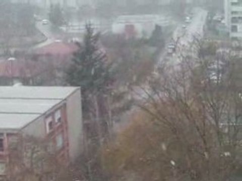 premiere neige de l'hiver 2008 /2009 sur Vaulx en velin