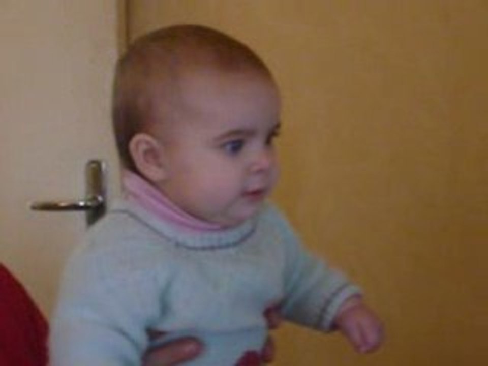 Lénaelle 7 mois qui danse