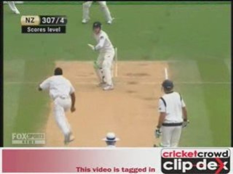 Powell throws_to_DivX_clip0