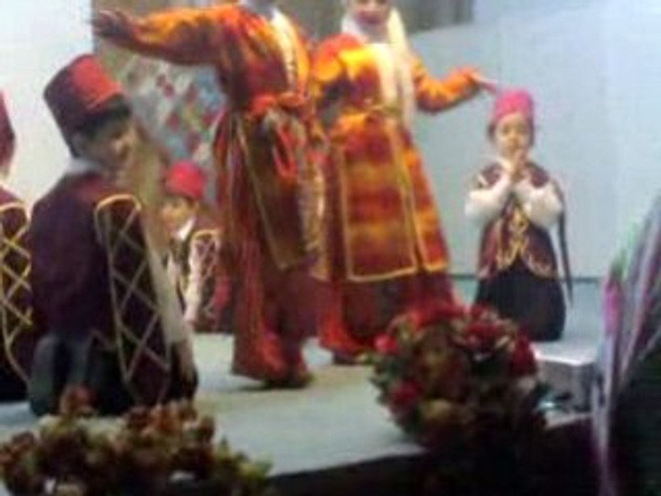 Yigit anaokulu gosterisi