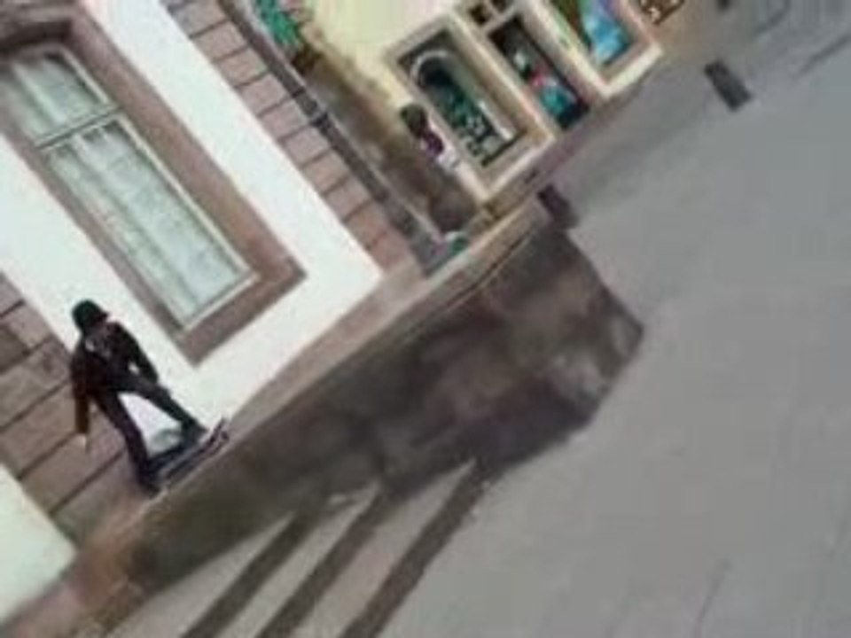 Ollie par dessus blÔc du Tribunal Colmarien ...