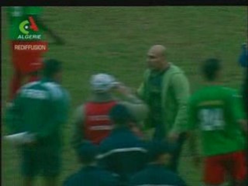 Sale geste de l'entraineur egyptien