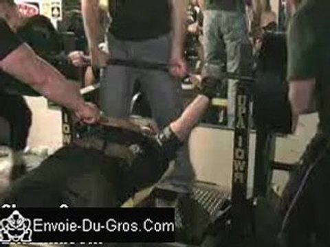 Bras cassé en salle musculation