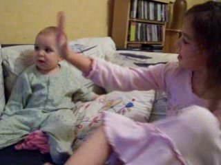 Les filles regardent Passe- Partout