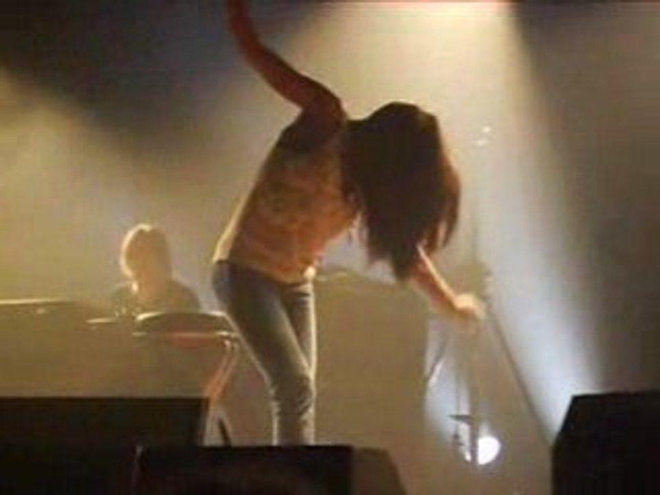 19.12.08 Jenifer au Cirque Royal - Come Together