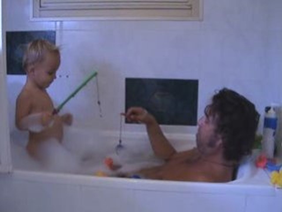 Les garçons à la pêche aux canards!