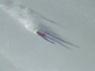 saut et gamelle d'un skieur