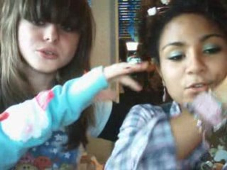 Pas saaans toooiii >__