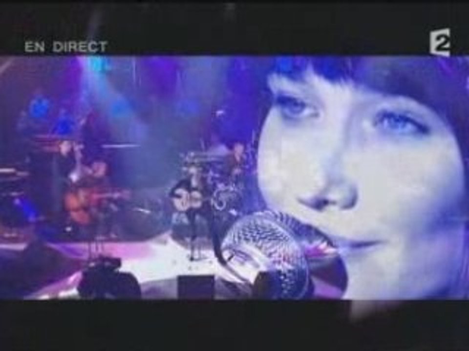 Carla Bruni - Le Plus Beau Du Quartier (live)