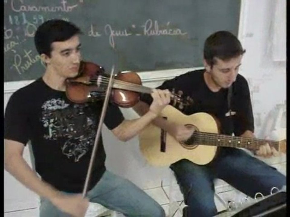 Apresentação musical de Marx e Marcelo