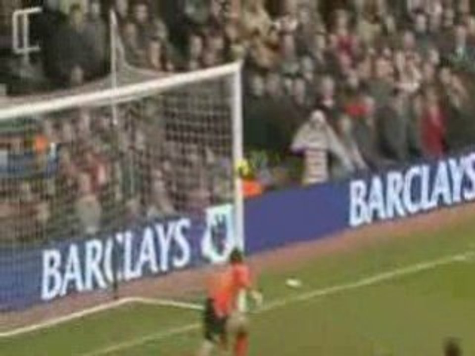 Ricardo Fuller Sent Off for Slapping his Own Captain