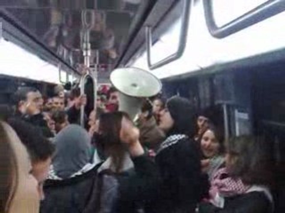 Manif Palestine Direction Les Champs-Elysées (Metro)