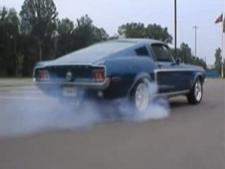 Mustang fastback 1968 burnout