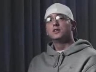 Eminem présente ses nouvelles shoes les Retro II
