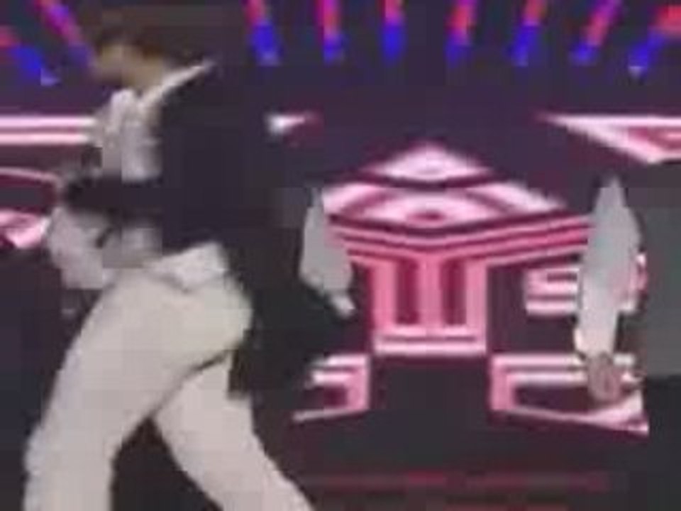 Jaejoong sexy back at sbs gayo daejun [likehero]