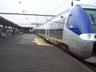 St Pierre des Corps - Départ d'un AGC Bi-mode