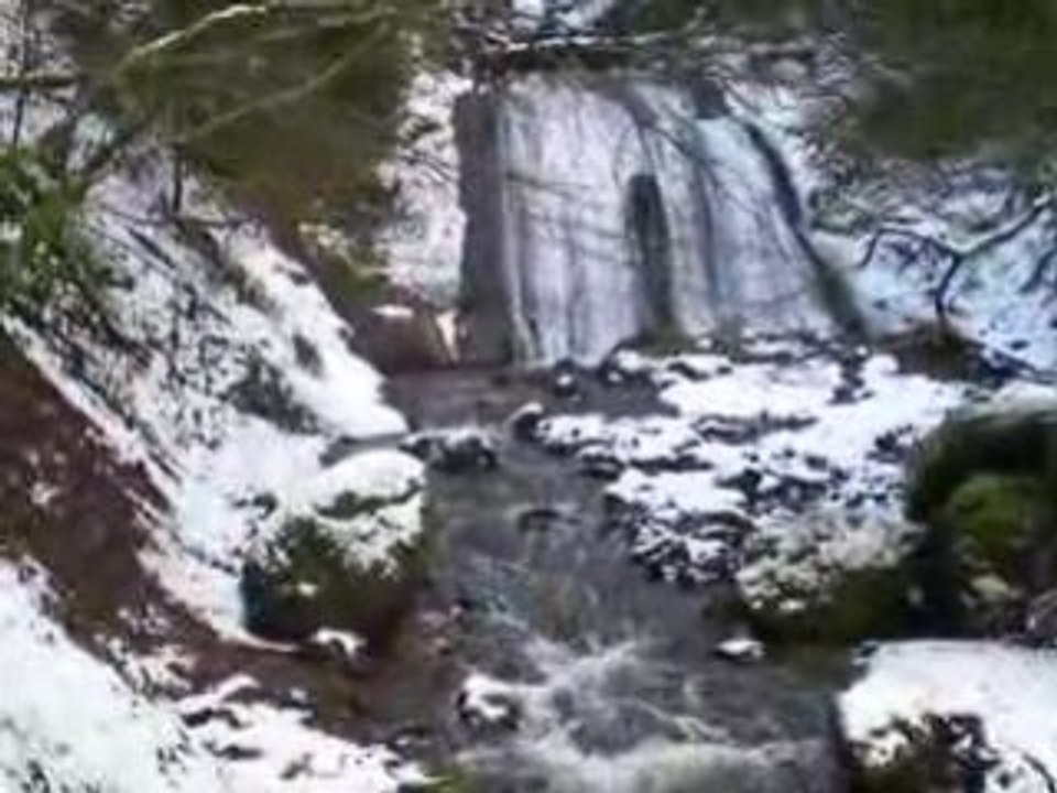 La Bourboule Cascade Des Verni res En Hiver Vid o Dailymotion