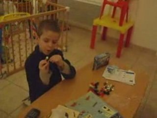 Montage d'un lego en musique !