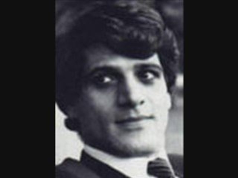 شعر أمير المخبرين بقلم و صوت الشاعر العراقي الكبير أحمد مطر
