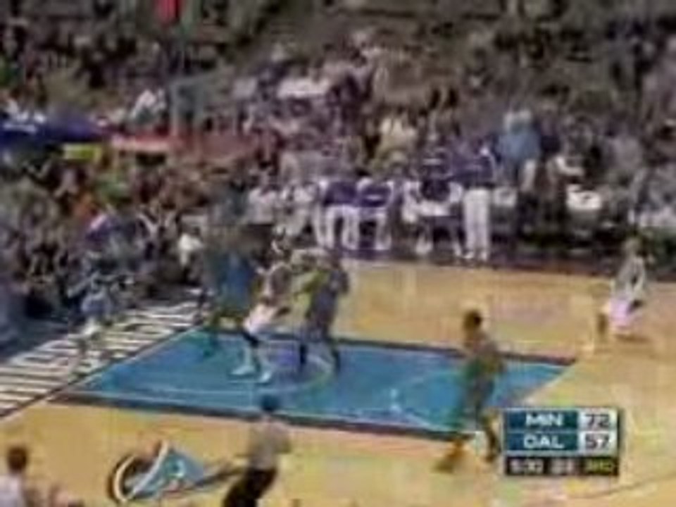 Jason Kidd finds Jason Terry to earn Assist