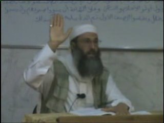 Un tremblement de terre au même moment un imam prêchent,