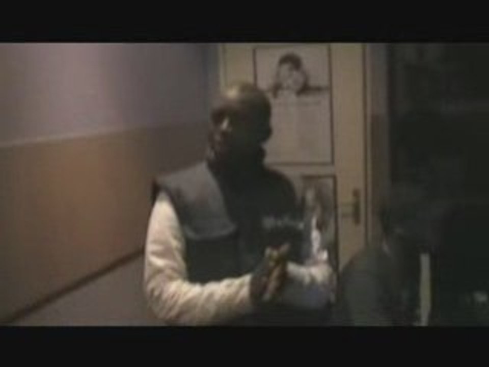 Skorpa freestyle au studio.Négre à vif