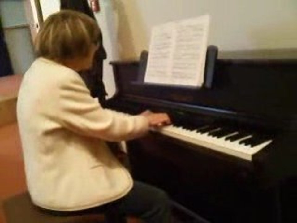 Mme Joly au piano