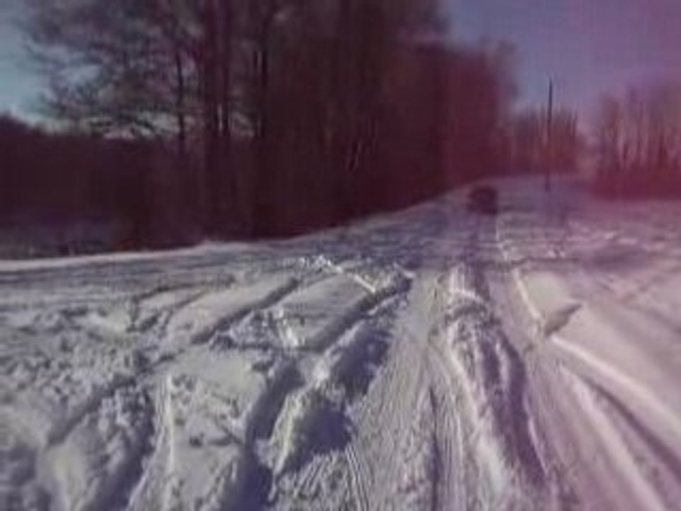 205 téte a queue sur neige