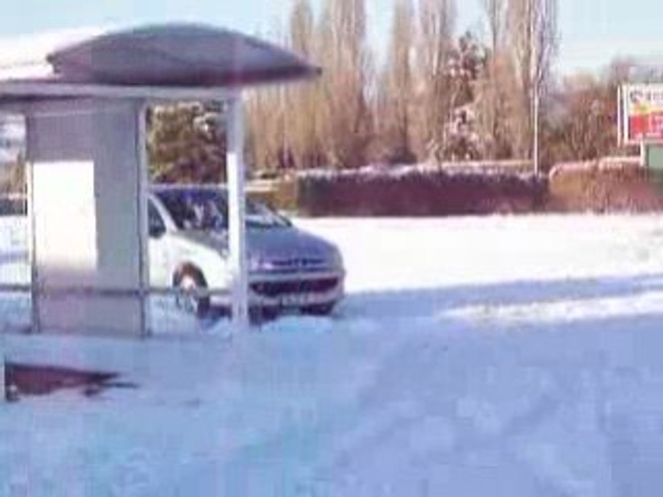 drift en 206 sur neige + un petit louper