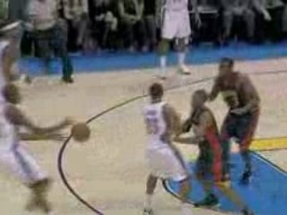Earl Watson with a pretty pass to Kevin Durant. Durant nails
